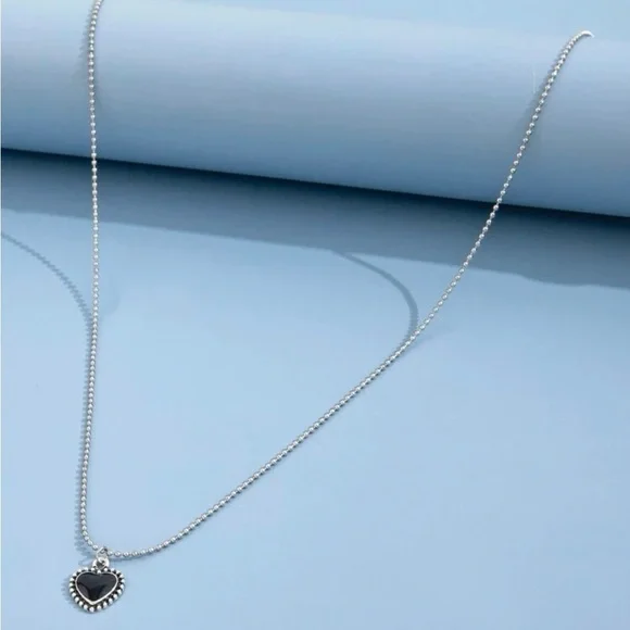 On hold// Black Heart Silver Chain Necklace - Picture 3 of 4
